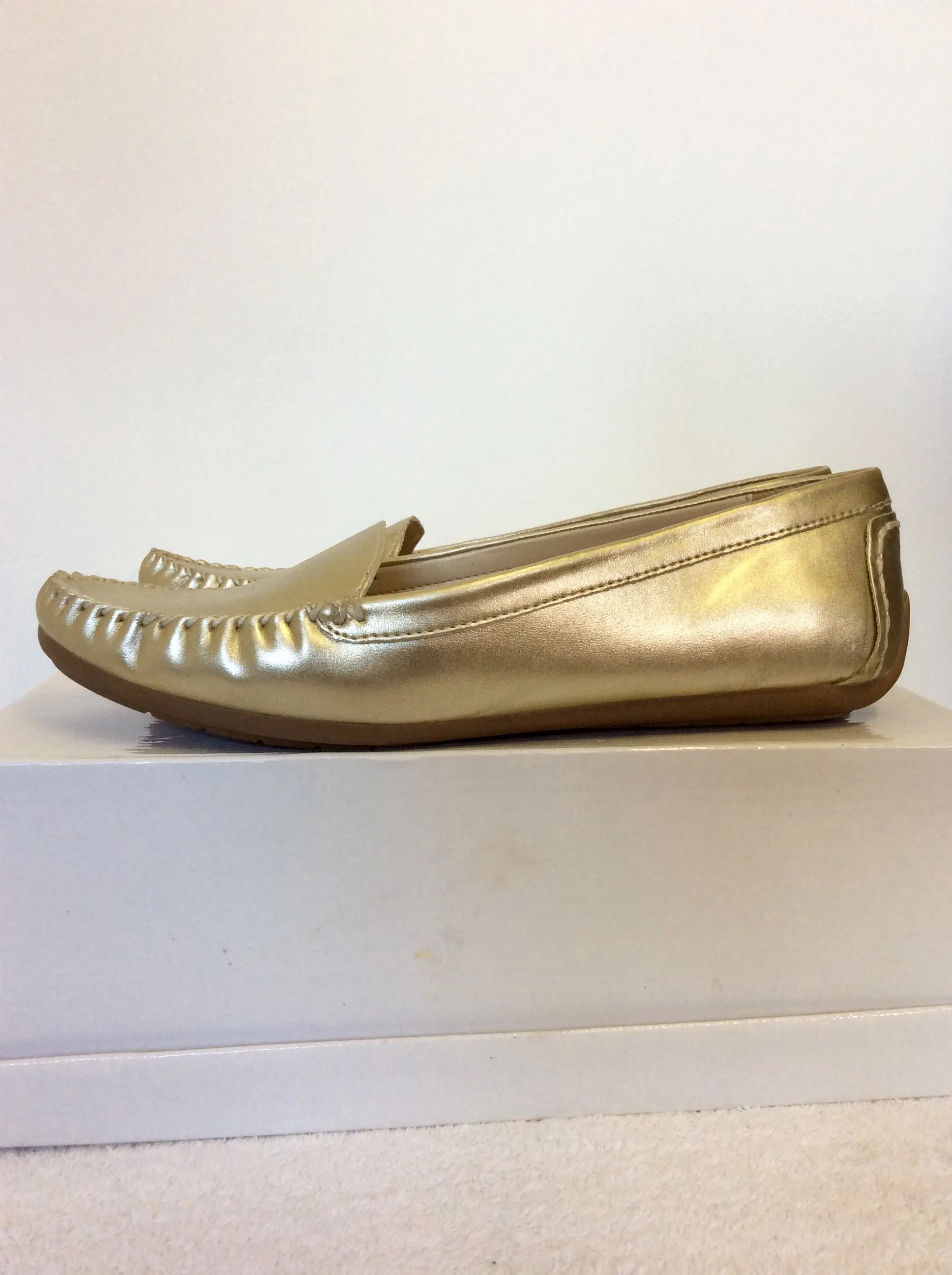 BRAND NEW LOTUS GOLD SLIP ON LOAFERS SIZE 6/39