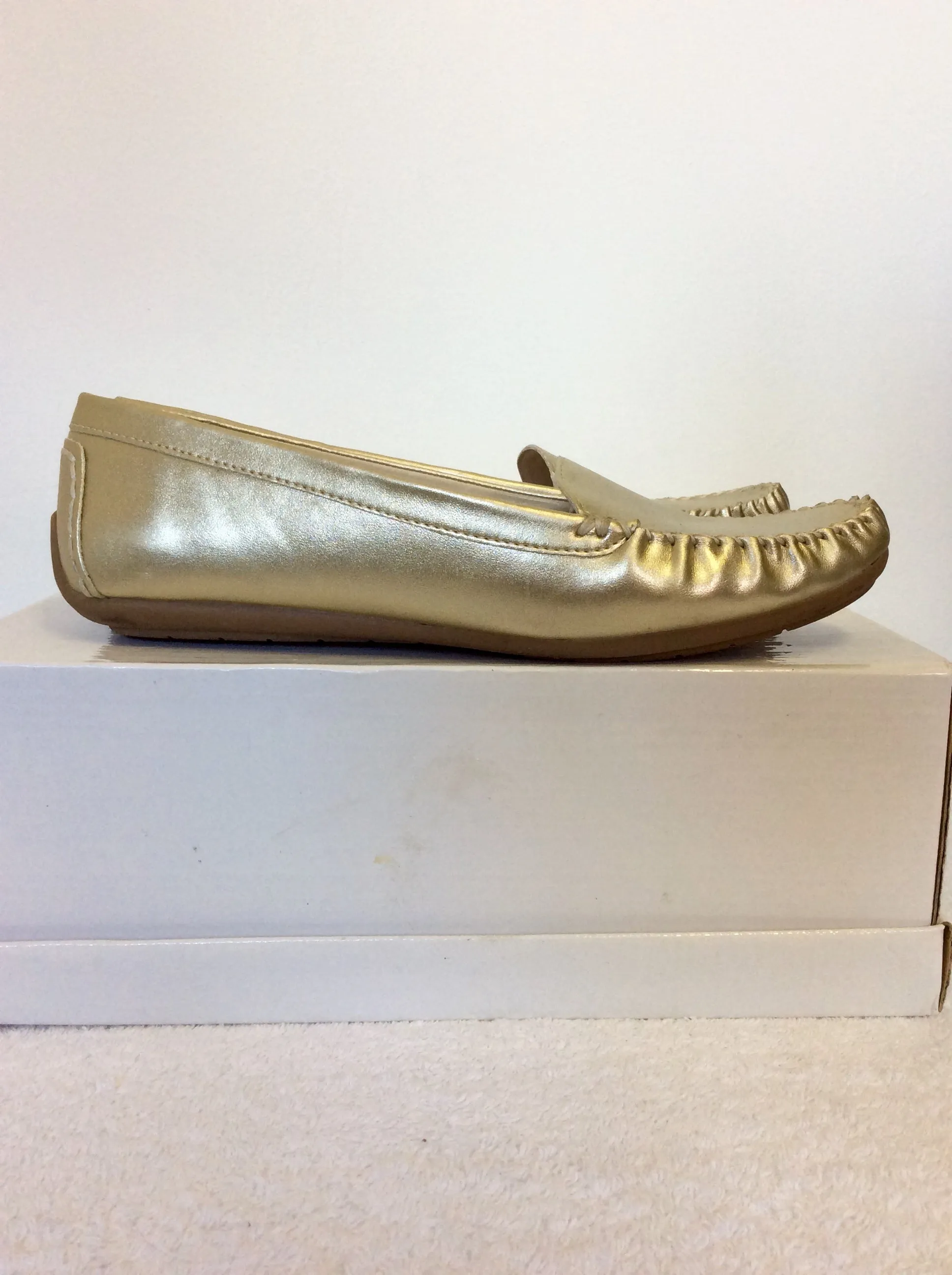 BRAND NEW LOTUS GOLD SLIP ON LOAFERS SIZE 6/39
