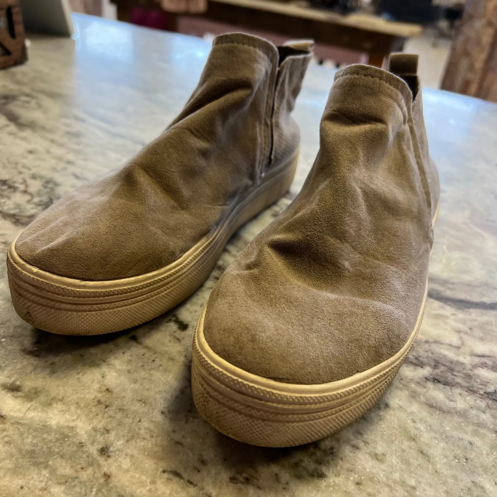 Universal Thread Casual Slip On Suede Sneaker Shoes Size 8.5