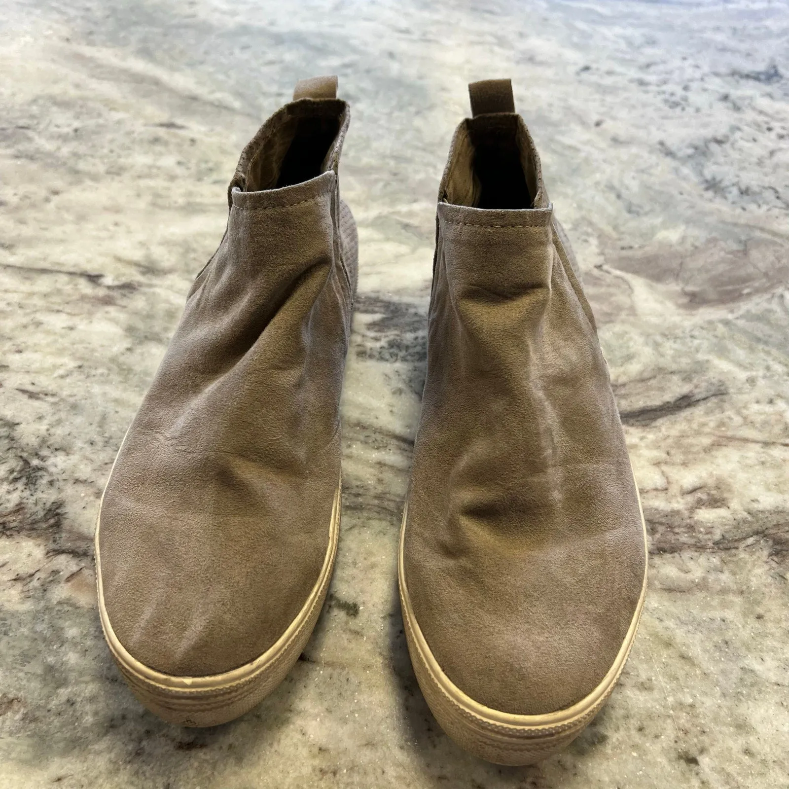 Universal Thread Casual Slip On Suede Sneaker Shoes Size 8.5
